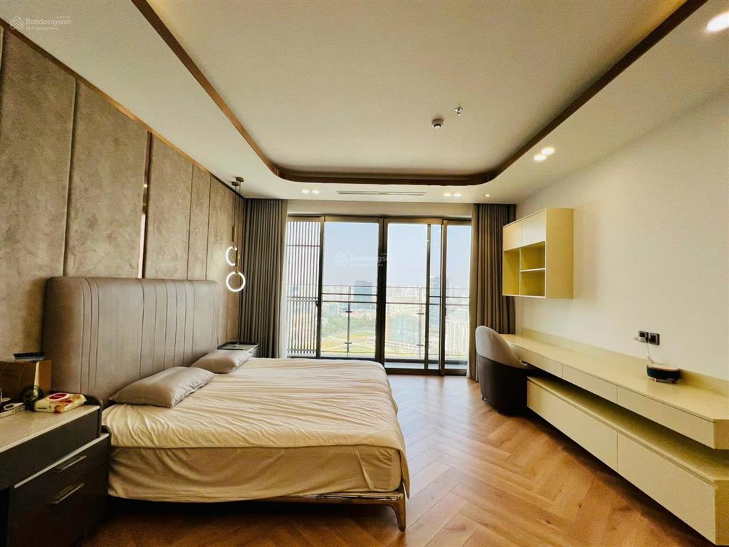 Bán nhanh penthouse m8 vip pmh, 1 sàn dt 307m2, view toàn thành phố, bán được cho người nước ngoài