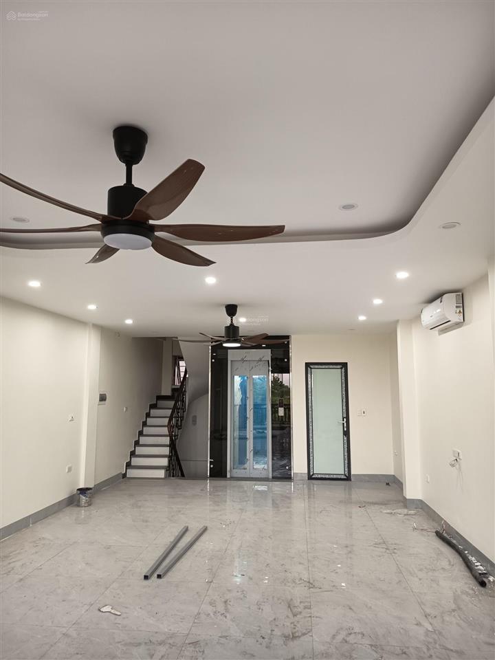 Cho thuê nhà mới xây 5 tầng mặt phố, trung tâm quận hoàng mai thành phố hà nội. sổ đỏ chính chủ