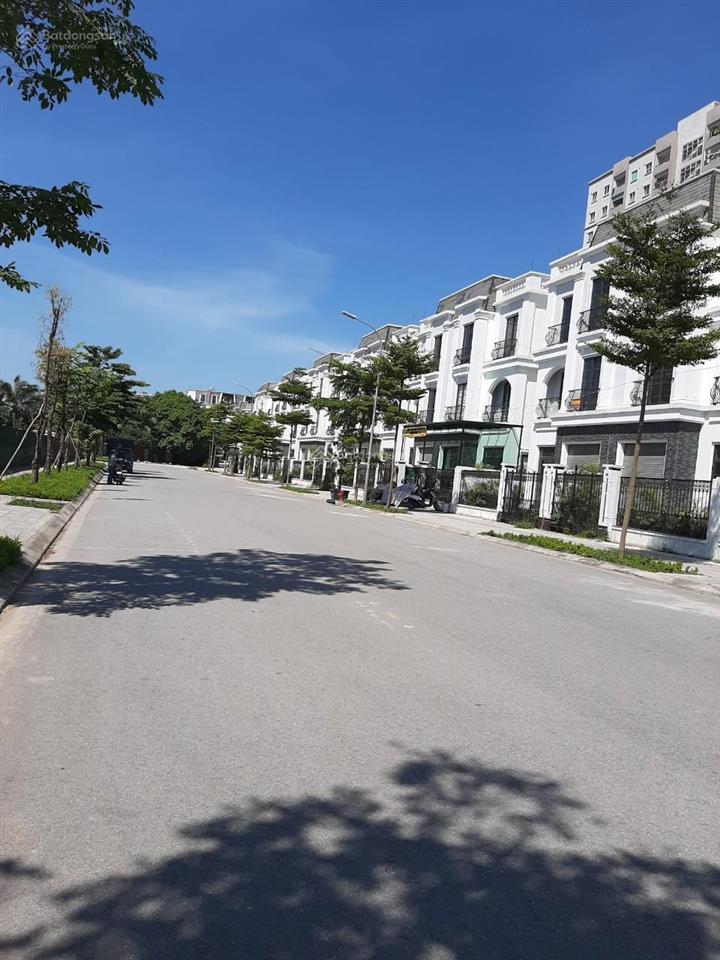 Bán biệt thự sl 125m2 giá 200tr/m2 đất nằm ngay nút giao nguyễn xiển  tôn thất tùng hoàng mai hn