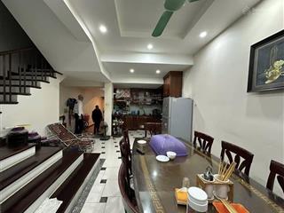 Bán nhà mặt phố đường đôi quận cầu giấy, mặt tiền 6m, tự xây chắc chắn, gara ô tô, kinh doanh tốt
