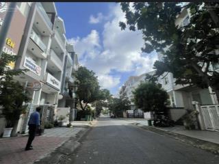 Bán nhà mặt phố tại khu đô thị him lam kênh tẻ, giá 28 tỷ, dt 100m2 với tk 3 tầng . giá rẻ nhất him