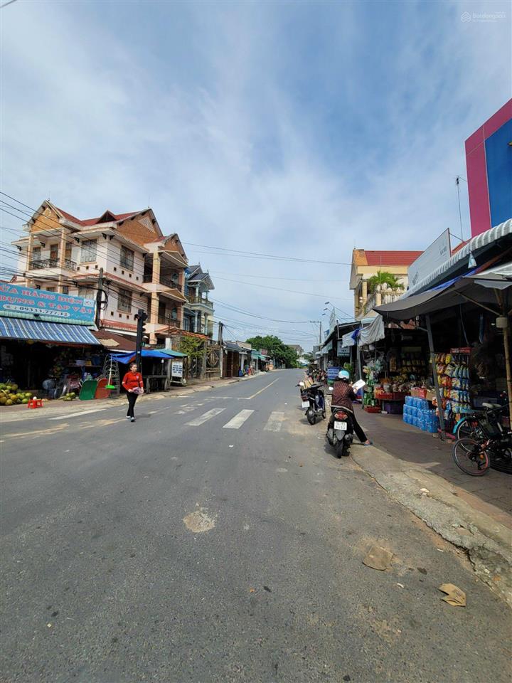 Cần bán lô đất vườn giá rẻ mặt tiền đường nhựa phù hợp làm nhà vườn, kho, xưởng gần chợ, trường học