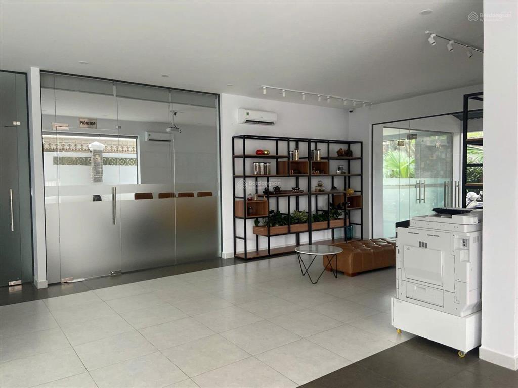 Giảm 30 tỷ bán nhà mt nguyễn văn hưởng q2  dt 250m  kc 4 tầng  hđt 6000đô  giá 70 tỷ