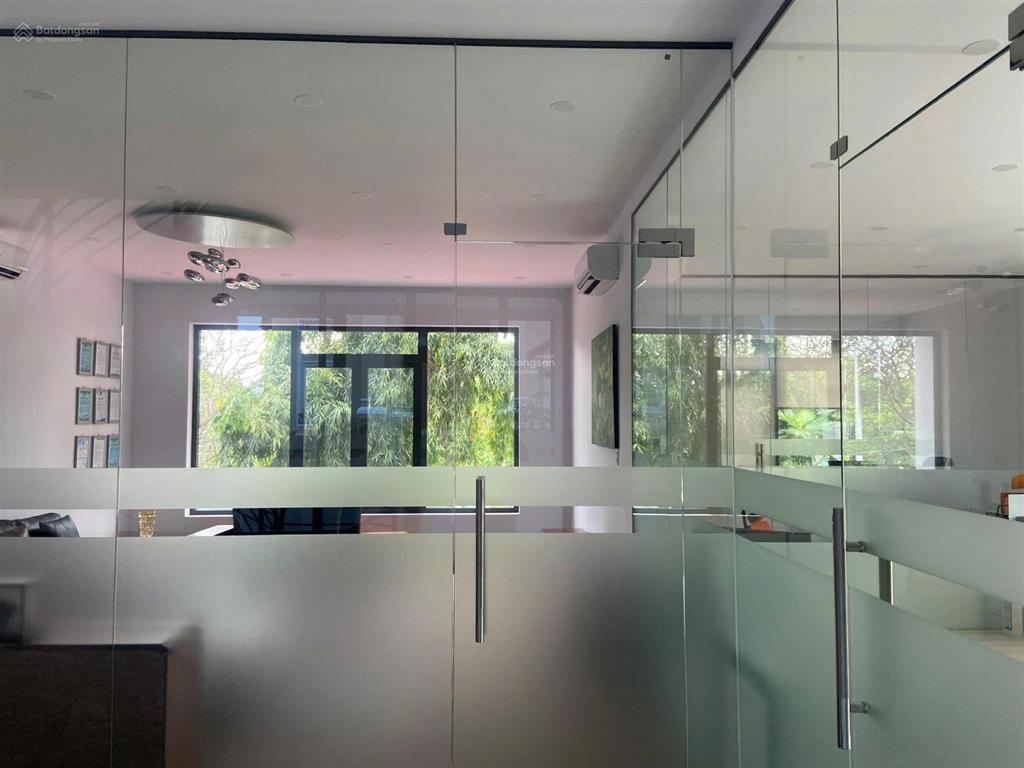 Giảm 30 tỷ bán nhà mt nguyễn văn hưởng q2  dt 250m  kc 4 tầng  hđt 6000đô  giá 70 tỷ