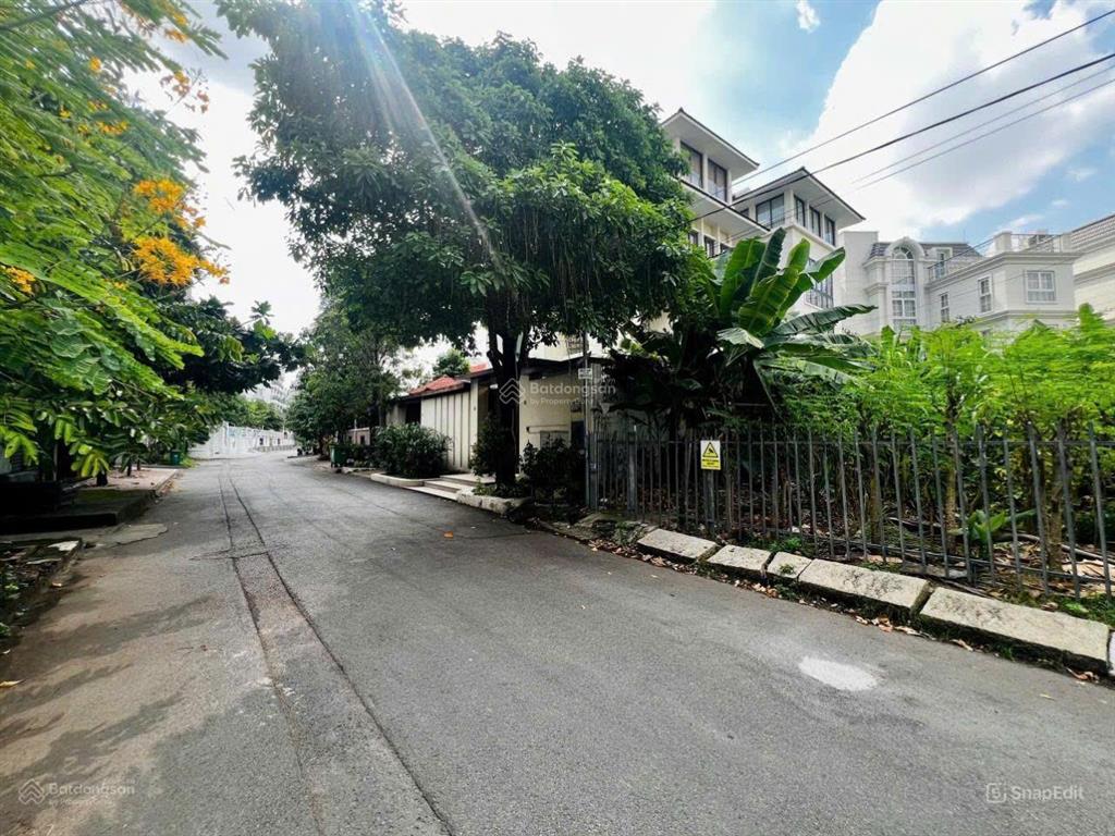 Chính chủ định cư bán đất thảo điền q2 dt 20*40m xd 6 tầng giá 70 tỷ