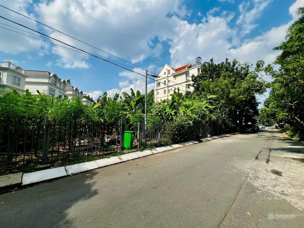 Chính chủ định cư bán đất thảo điền q2 dt 20*40m xd 6 tầng giá 70 tỷ