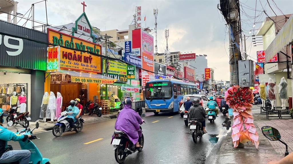 Gia đình rất cần tiền bán nhà lê văn việt q9 ngang rộng 40*50m cn 1000m  đơn giá rẻ  giá 170 tỷ