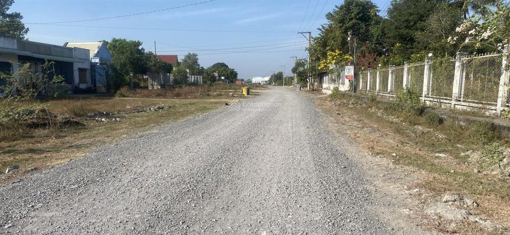 Chủ kẹt tiền cần bán vài lô đất mt đường nhựa 1/quốc lộ 51, thổ cư, sát ngã tư 67, giá đầu tư