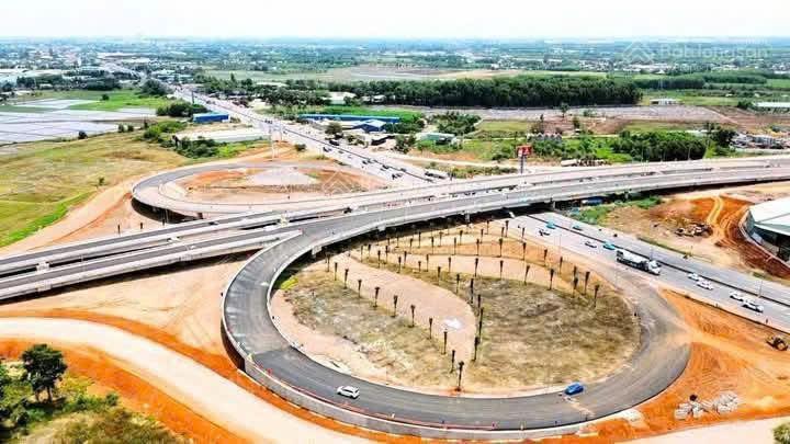 Cần bán vài gấp lô đất mt đường chính bàu cạn qh 32m, thổ cư, ngay cổng kcn bàu cạn & sb long thành