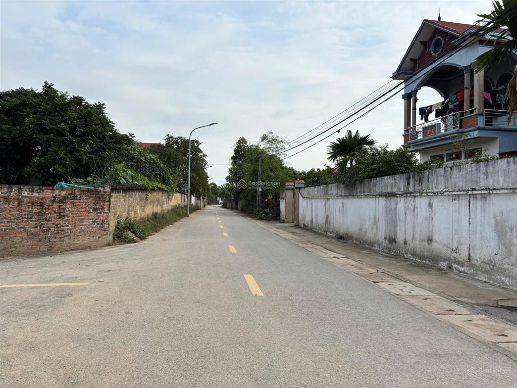 Đất đẹp đường thông tứ phía, giá quá rẻ