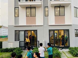 Chỉ 680 triệu sở hữu nhà phố 1 trệt 2 lầu full nội thất thủ dầu một