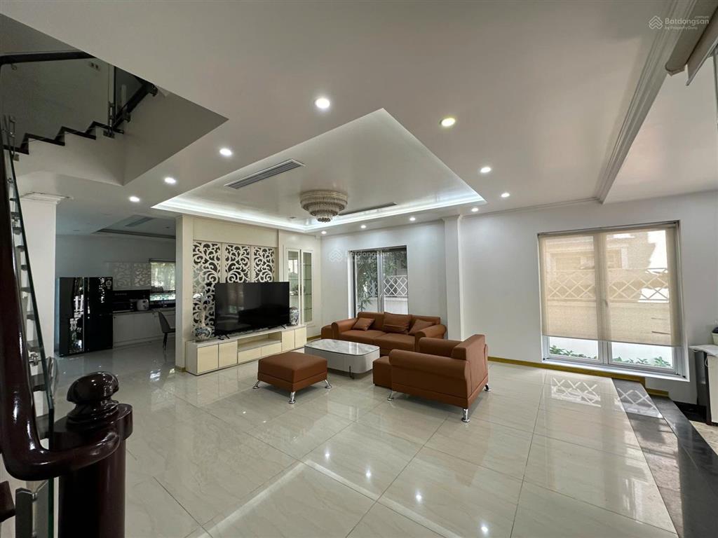 Cho thuê biệt thự song lập hoa sữa 200m2 giá chỉ 36tr/ tháng  0903 257 ***