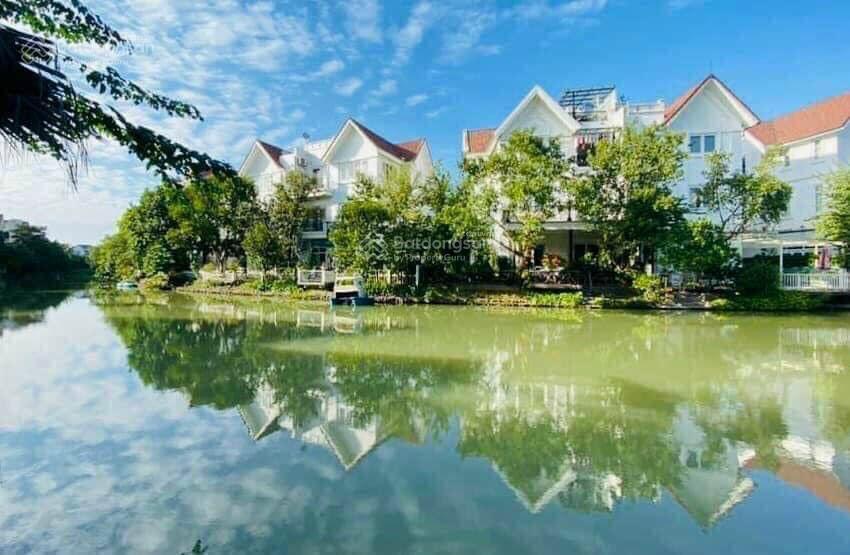Bán biệt thự song lập hoa sữa view sông rộng 225m2 full nội thất giá nhỉnh 390tr/m2  0903 257 ***