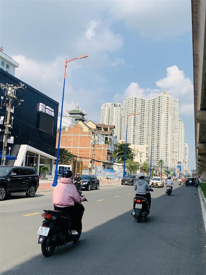 Bán khuôn lớn 1000m2 xây tòa nhà 2 hầm 18 tầng giá 450tỷ vip mặt tiền xa lộ hà nội thảo điền quận 2