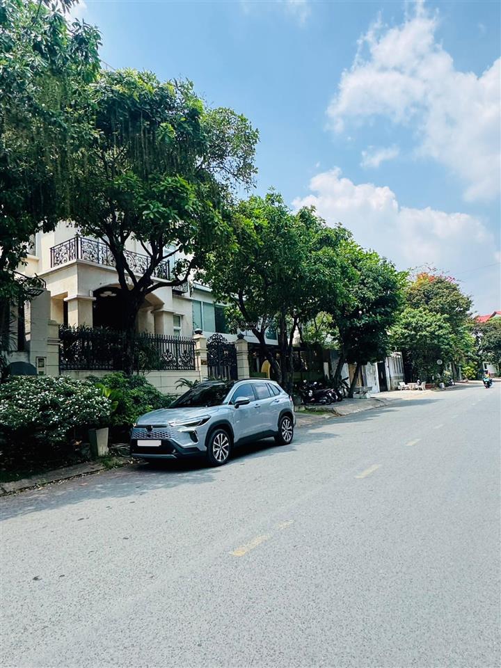 Biệt thự quận 2 hồ bơi sân vườn 240m2 chỉ 55 tỷ giá tốt nhất công viên cao đức lân full nội thất