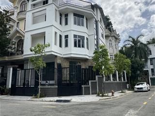 Cần bán gấp biệt thự hồ bơi góc 2 mặt tiền thảo điền 386m2 chỉ 60 tỷ đang cho khách nước ngoài thuê