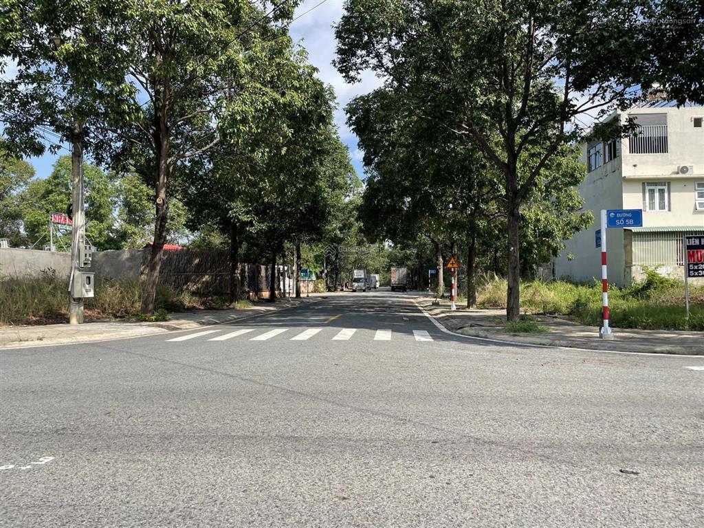 Cần bán gấp siêu phẩm lô góc 2 mặt tiền đường 5b  số 20 khu tđc định hoà tp mới bình dương