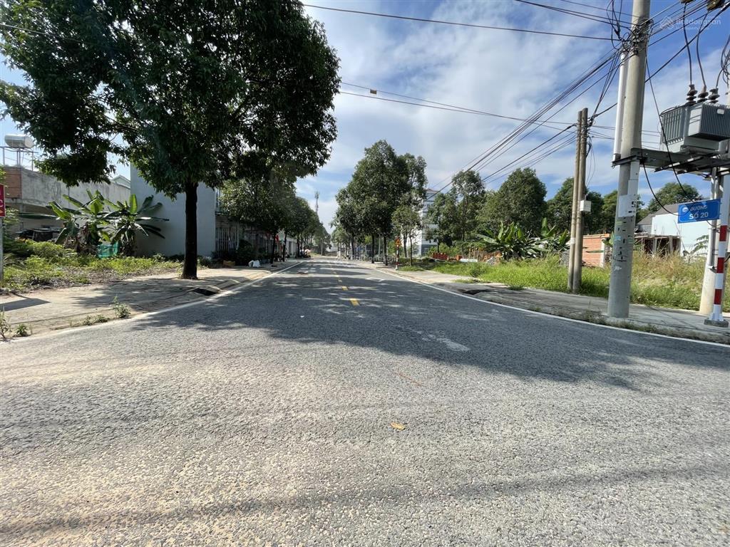 Cần bán gấp siêu phẩm lô góc 2 mặt tiền đường 5b  số 20 khu tđc định hoà tp mới bình dương