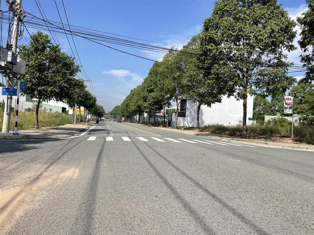 Cần bán gấp siêu phẩm lô góc 2 mặt tiền đường 5b  số 20 khu tđc định hoà tp mới bình dương