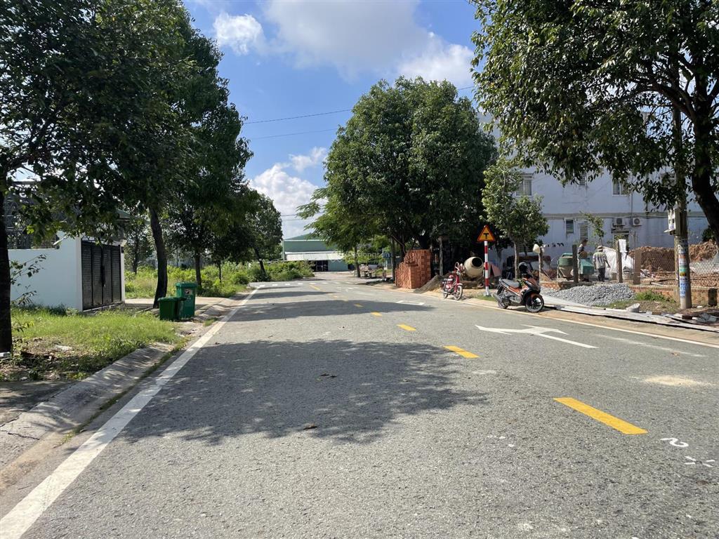 Chính chủ cần bán gấp lô đất trong khu tam giác vàng tđc phú chánh b, đường số 43, giá tốt