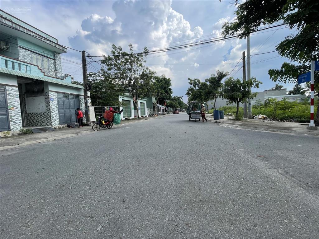 Chính chủ cần bán gấp lô đất mặt tiền đường d11 khu tđc phú mỹ, trung tâm tp mới, giá tốt