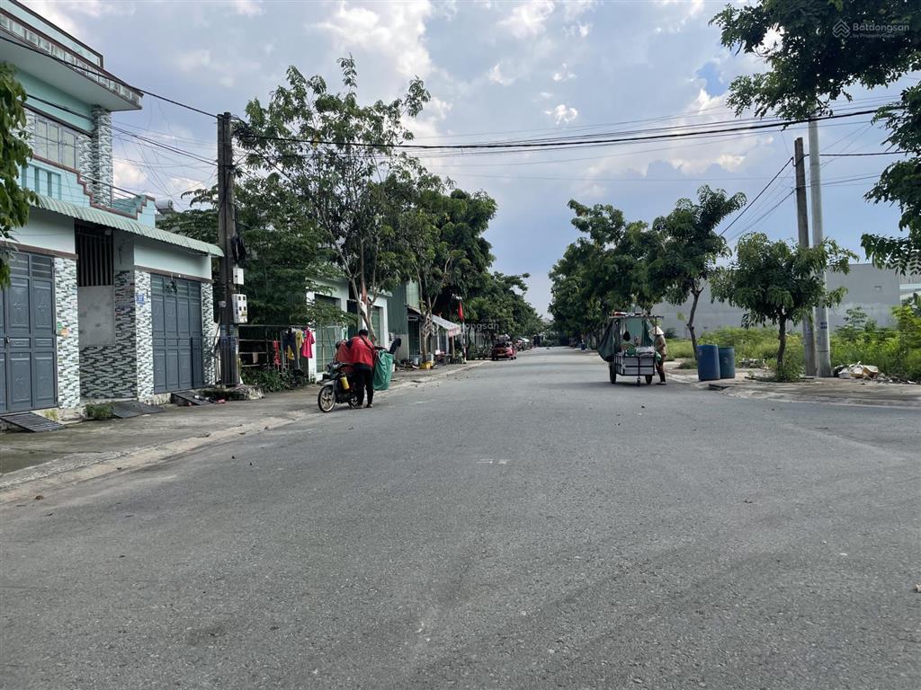 Chính chủ cần bán gấp lô đất mặt tiền đường d11 khu tđc phú mỹ, trung tâm tp mới, giá tốt