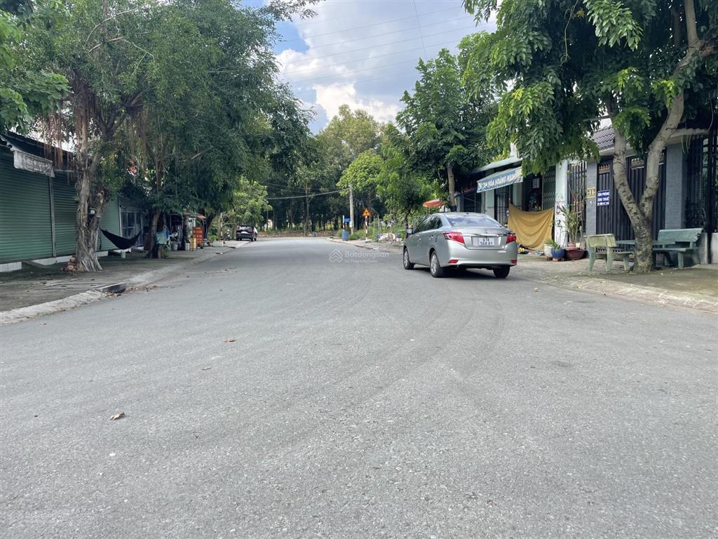 Chính chủ cần bán gấp lô đất mặt tiền đường d11 khu tđc phú mỹ, trung tâm tp mới, giá tốt