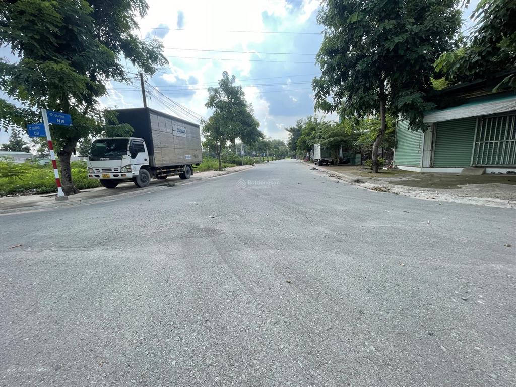 Chính chủ cần bán gấp lô đất mặt tiền đường d11 khu tđc phú mỹ, trung tâm tp mới, giá tốt