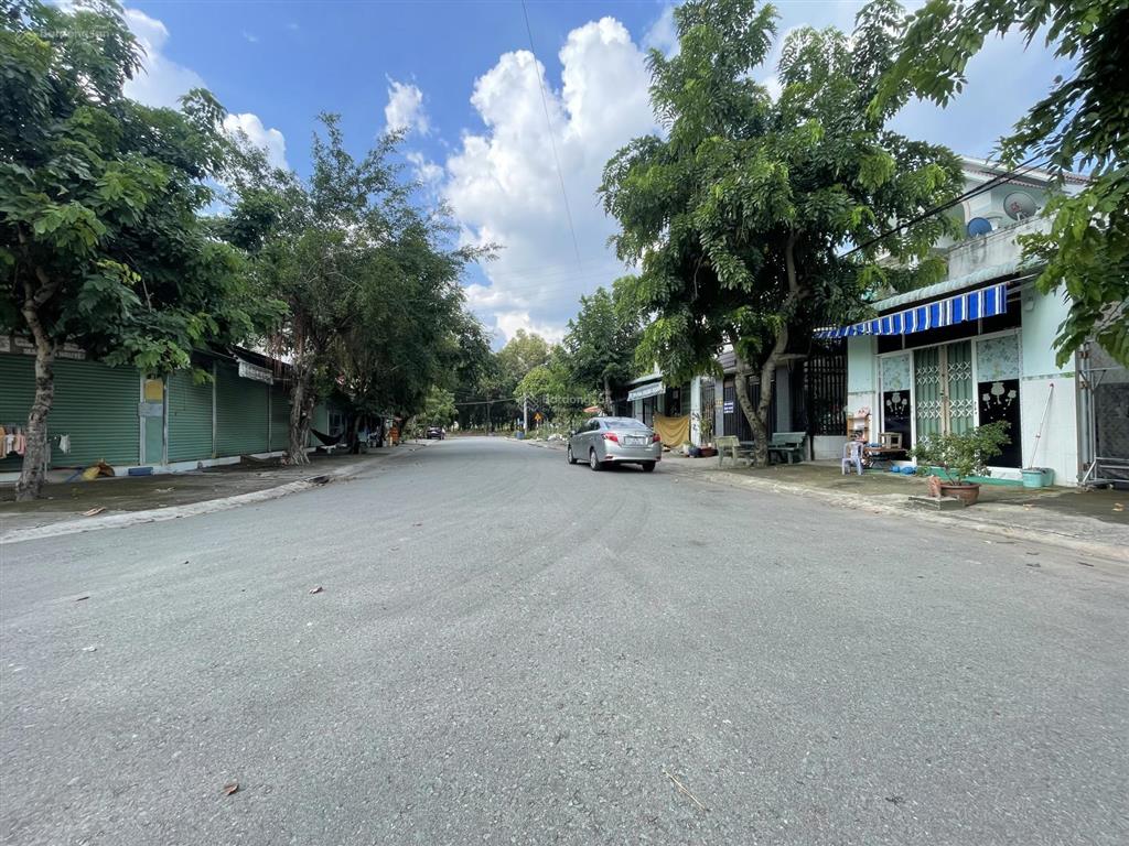 Chính chủ cần bán gấp lô đất mặt tiền đường d11 khu tđc phú mỹ, trung tâm tp mới, giá tốt