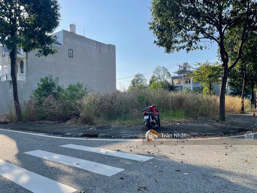 Chính chủ cần bán gấp lô góc 2 mặt tiền đường số 7b và số 16 tđc tp mới bình dương