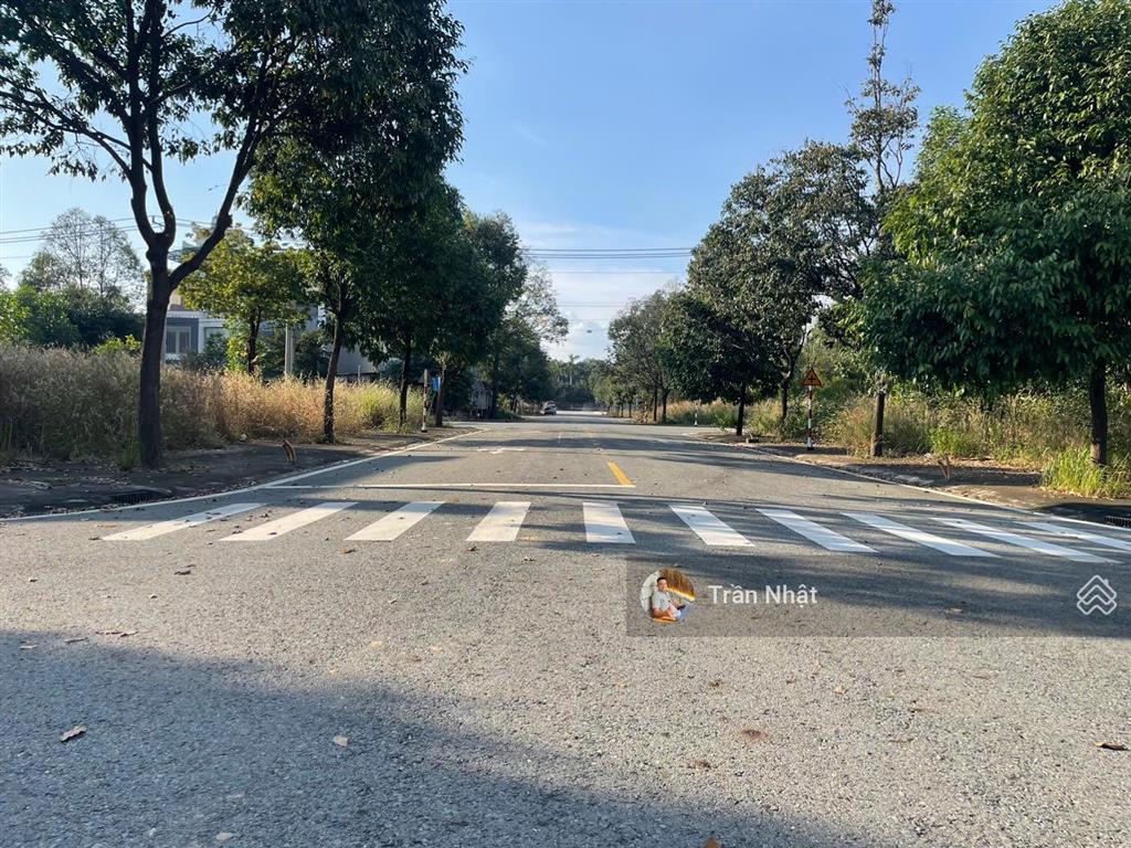 Chính chủ cần bán gấp lô góc 2 mặt tiền đường số 7b và số 16 tđc tp mới bình dương