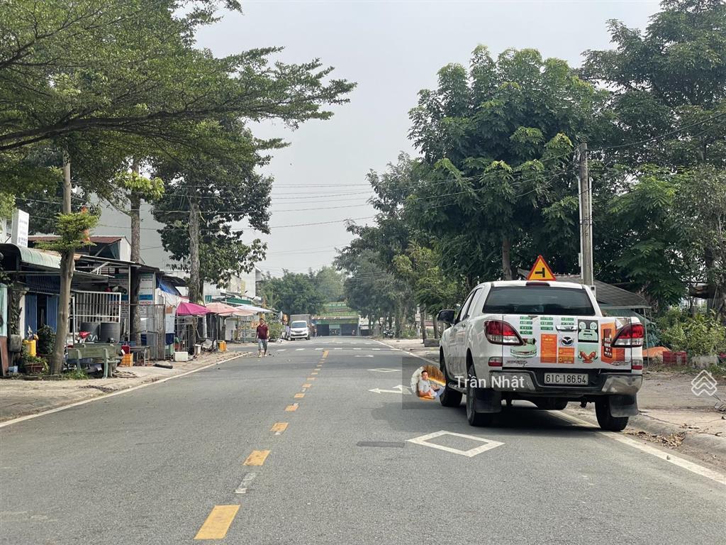 Chính chủ gửi bán gấp lô đất đường số 40 tđc phú chánh b ngay chợ, trường học giá tốt