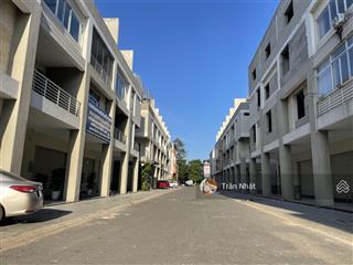 Cần bán gấp 2 căn nhà phố tại trung tâm tp mới phường bình dương giá tốt