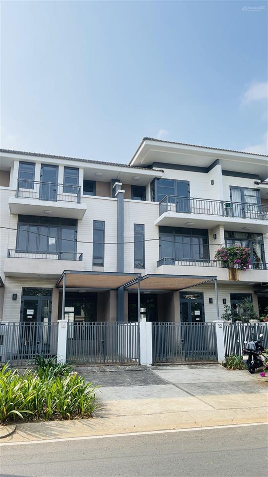 Bán nhà phố ven sông lavila nhà bè 5,5*17,6m giá 12,3 tỷ, sổ hồng cầm tay