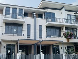 Bán nhà phố ven sông lavila nhà bè 5,5*17,6m giá 12 tỷ sổ hồng cầm tay