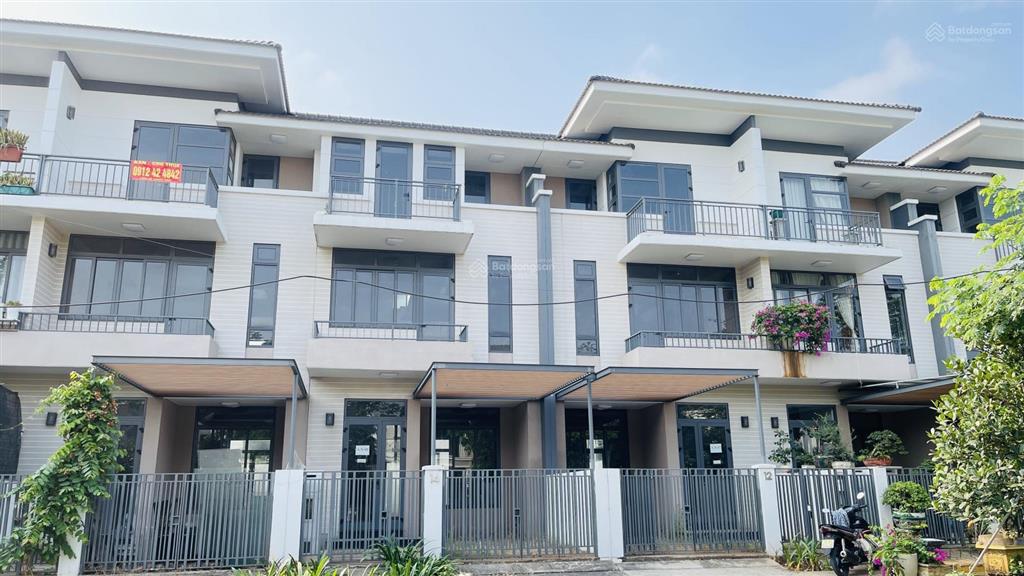 Bán nhà phố ven sông lavila nhà bè 5,5*17,6m giá 12,3 tỷ, sổ hồng cầm tay