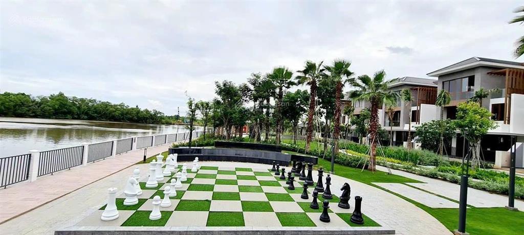 Bán nhà phố ven sông lavila nhà bè 5,5*17,6m giá 12,3 tỷ, sổ hồng cầm tay