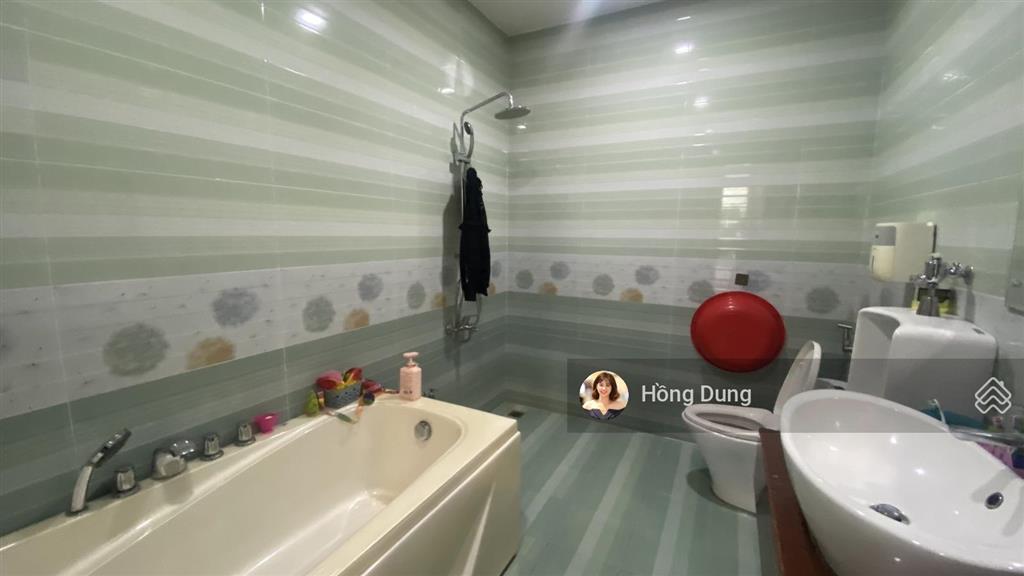 Nhà lớn 6pn, 4 tầng, hoàn công đầy đủ! hiếm có tại kdc phong phú 4