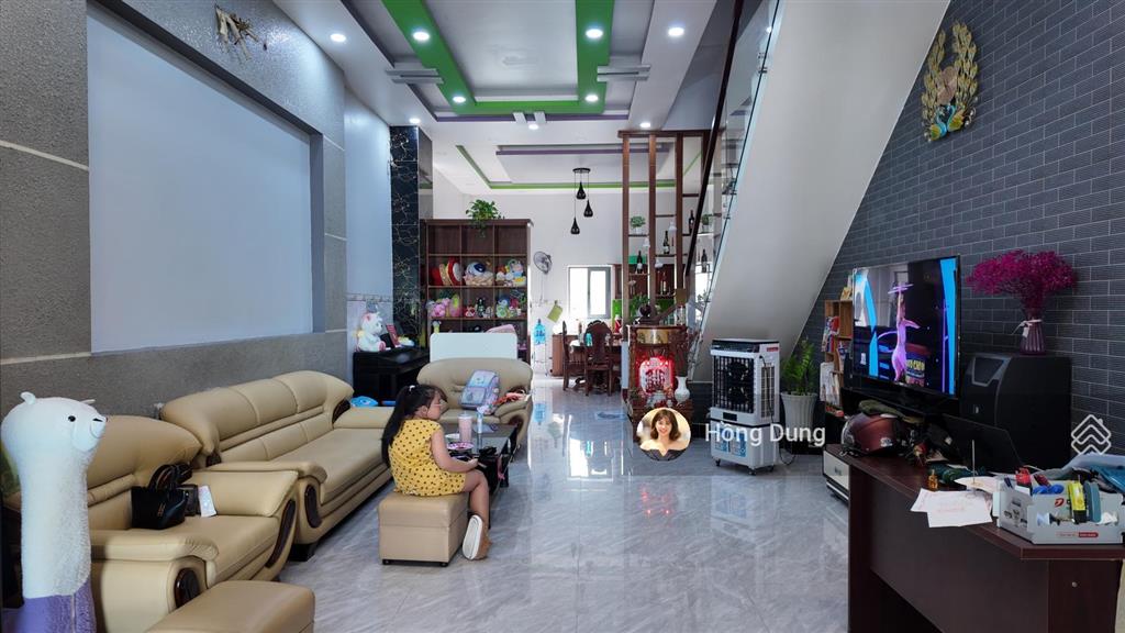 Nhà lớn 6pn, 4 tầng, hoàn công đầy đủ! hiếm có taị kdc phong phú 4