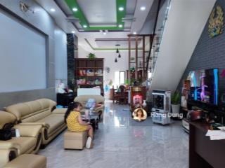 Nhà lớn 6pn, 4 tầng, hoàn công đầy đủ! hiếm có taị kdc phong phú 4