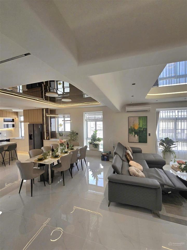 Bán siêu phẩm penthouse sky garden phú mỹ hưng, 265m2, nội thất sang trọng  giá 17,5tỷ