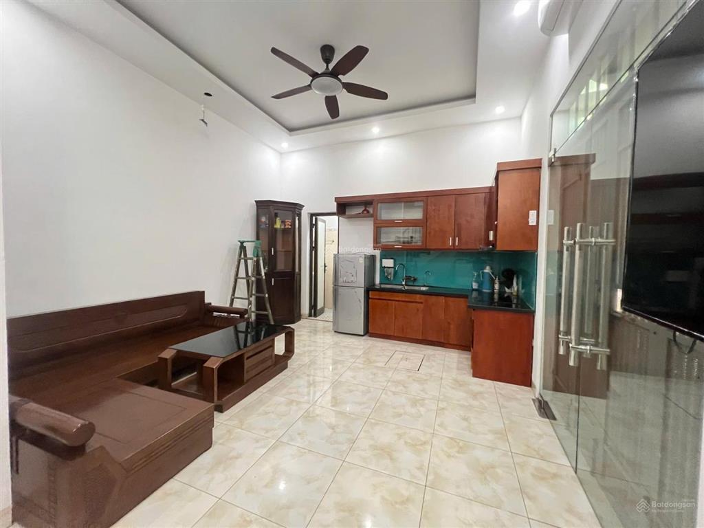 Nhà thạch bàn dân xây 33m2 4t full nội thất ở luôn sân cổng để xe, ô tô đỗ cổng giá 5,25 tỷ ctl