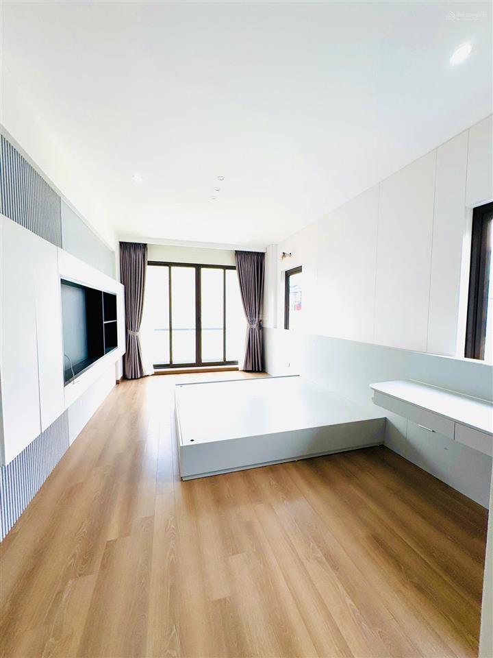 Bán nhà thạch bàn 20m thẳng tắp ra mặt phố cổ linh lên cầu vĩnh tuy 48m 7t lô góc gara 2 oto ~13 tỷ