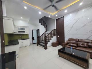Bán nhà dân thạch bàn 35m 5tầng sân cổng riêng biệt, ôtô đỗ cổng  full nội thất chỉ 5,7 tỷ ctl
