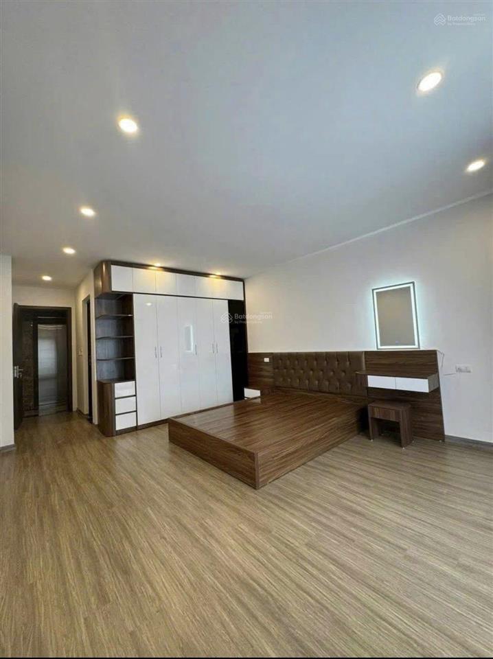 Bán nhà thạch bàn, long biên ở luôn 45m  6 tầng thang máy  gara ô tô 7 chỗ vào đi thông  11,8 tỷ