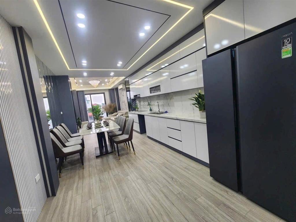 Bán nhà thạch bàn cổ linh 45m 6 tầng , thang máy full đồ , ngõ công đi thông chỉ hơn 9 tỷ