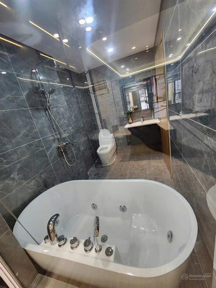 Bán nhà thạch bàn cổ linh 45m 6 tầng , thang máy full đồ , ngõ công đi thông chỉ hơn 9 tỷ