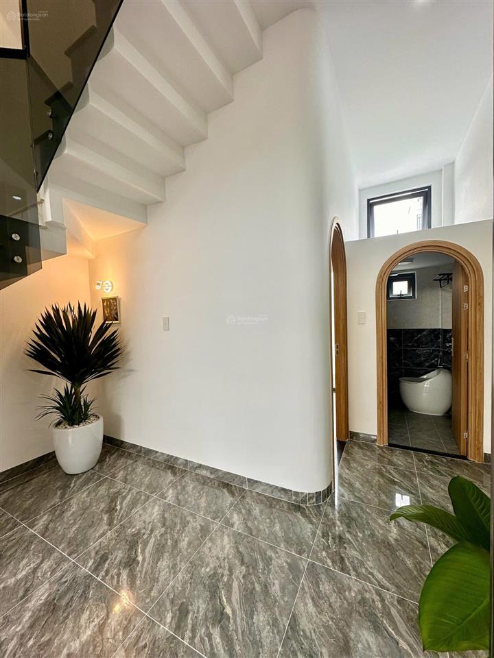 Bán căn nhà đẹp, 1 trệt 2 lầu. giá chỉ 6,3 tỷ ngay ngã 3 mỹ thành  sát bên ford suối tiên