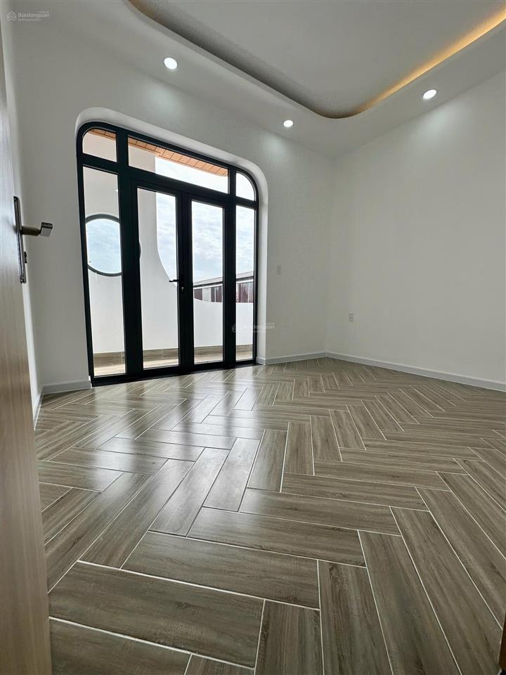 Bán căn nhà đẹp, 1 trệt 2 lầu. giá chỉ 6,3 tỷ ngay ngã 3 mỹ thành  sát bên ford suối tiên