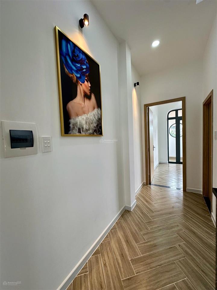 Bán căn nhà đẹp, 1 trệt 2 lầu. giá chỉ 6,3 tỷ ngay ngã 3 mỹ thành  sát bên ford suối tiên